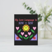 私の愛の言語は播種されている – Sew ポストカード (スタンド正面)