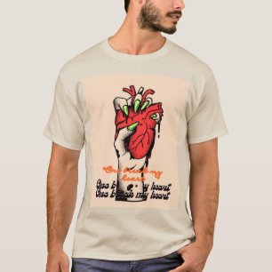 私の手のハートは1つのブレーク私のハートデザイン Tシャツ