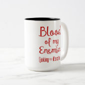 私の敵の血の皮肉なコーヒー愛好家のギフト ツートーンマグカップ (正面右)