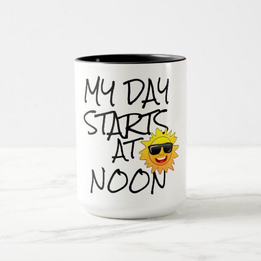 私の日は正午からかわいいコーヒおもしろいーマグデザイン マグカップ (中央)