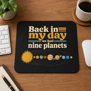 私の時代には冥王星もあったのにね プルートゥーも含めた九大惑星 おもしろTシャツ マウスパッド