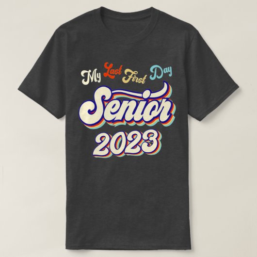 私の最後の最初の日シニア2023新学期クラス Tシャツ (デザイン正面)