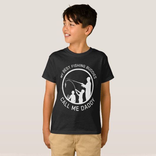 私の最高の魚釣り仲間は私をパパの父の日と呼ぶ Tシャツ (正面フル)