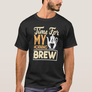 私の朝の紅茶を飲むTカップの時間 Tシャツ