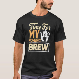 私の朝の紅茶を飲むTカップの時間 Tシャツ