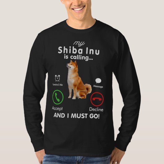 私の柴犬はギフトおもしろいTシャツを呼んでいる Tシャツ (正面)