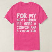 私の次のトリックにはコンドームとボランティアが必要だ Tシャツ (デザイン正面)