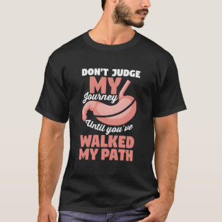 私の歩んだ道を知るまで私の旅を判断しないで Tシャツ