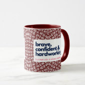 私の母は高価で勇敢で自信があり、懸命的な仕事 マグカップ (正面右)