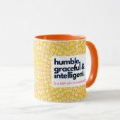 私の母は高価で謙虚で優雅知性があるだ マグカップ (正面右)