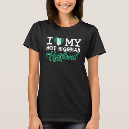 私の熱いナイジェリアの夫を愛する女性1 Tシャツ (正面)