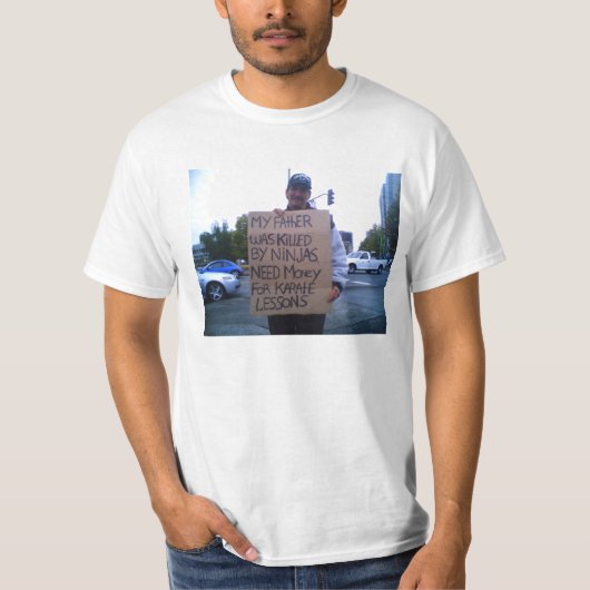 私の父は忍者によって…殺されました Tシャツ (正面)