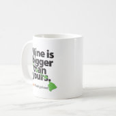 私の物はあなたのより大きいです コーヒーマグカップ (正面左)