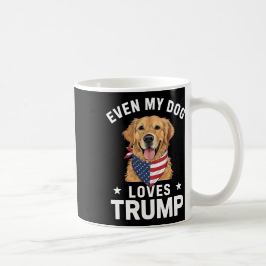 私の犬でさえトランプ米国国旗のバンダナが大好き コーヒーマグカップ (右)