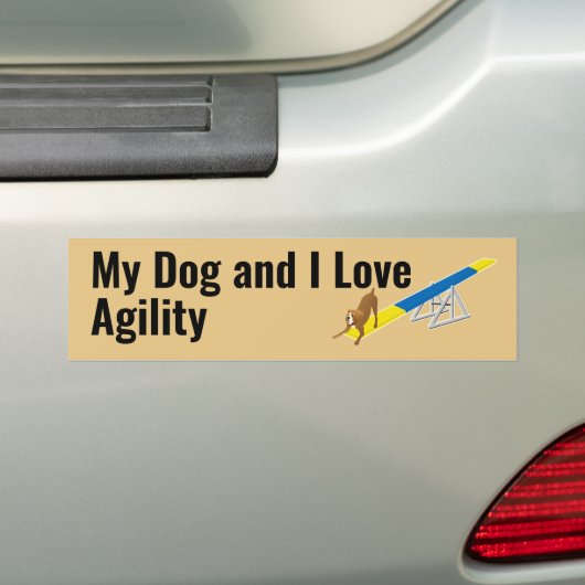 私の犬と私は敏捷性ボクサーが大好き バンパーステッカー (車上)