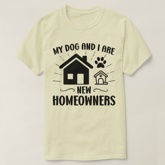 私の犬と私は新しい住宅所有者のおもしろい引っ越し祝いパーティー Tシャツ (デザイン正面)