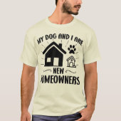 私の犬と私は新しい住宅所有者のおもしろい引っ越し祝いパーティー Tシャツ (正面)