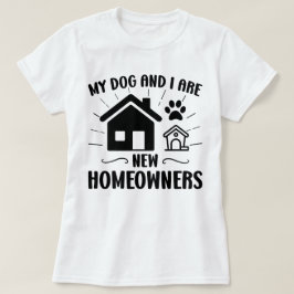 私の犬と私は新しい住宅所有者のおもしろい引っ越し祝いパーティー Tシャツ