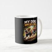 私の犬に散歩させてもらってます コーヒーマグカップ (正面右)
