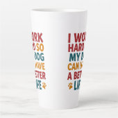 私の犬のために働く カフェラテマグ (正面)