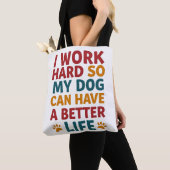 私の犬のために働く トートバッグ (クローズアップ)