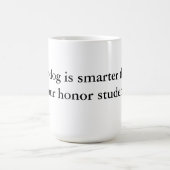 私の犬はあなたの名誉学生のマグより頭が切れるです コーヒーマグカップ (中央)
