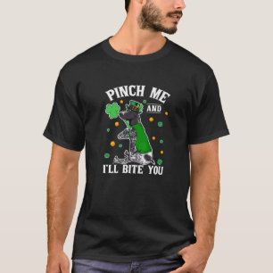 私の犬はドイツのポインタを噛むピンチSt patricks Tシャツ