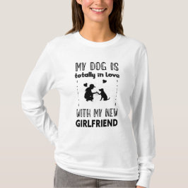 私の犬は新しいガールフレンドにすっかり愛されている Tシャツ