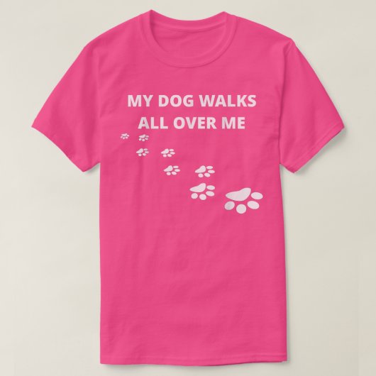 私の犬は犬を愛する人のために私の周りを歩く Tシャツ (デザイン正面)