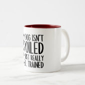 私の犬は甘やかされていない私は本当に訓練を受けている ツートーンマグカップ (正面右)