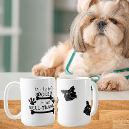 私の犬は甘やかされてないわ、飼い主の私がちゃんと訓練されているのよ 犬のユーモア コーヒーマグカップ