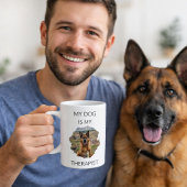 私の犬は私のセラピストです ブラックフォト コーヒーマグカップ