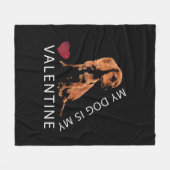 私の犬は私のバレンタインハート フリースブランケット (正面(横))