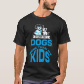 私の犬は私の子供よりも愛している Tシャツ (正面)