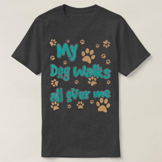 私の犬は私の愛犬家の周りを歩く Tシャツ (デザイン正面)