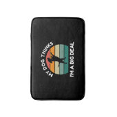 私の犬考え私は大きな取引である – おもしろい犬デザイン バスマット (正面縦)