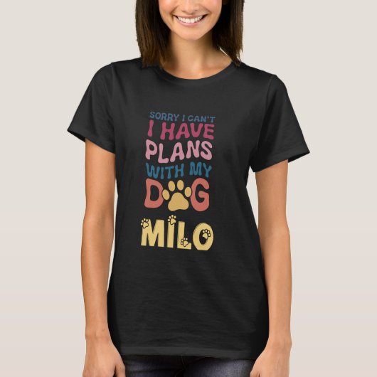 私の犬Mパーソナライズされたと犬忙し名ミロの贈り物 Tシャツ (正面)