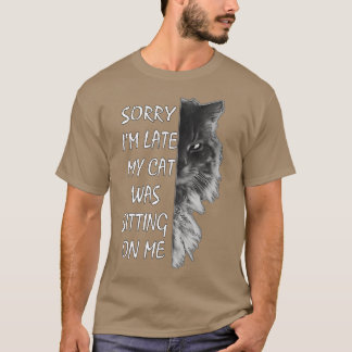 私の猫が私の上に座って遅れてごめんなさい11 Tシャツ