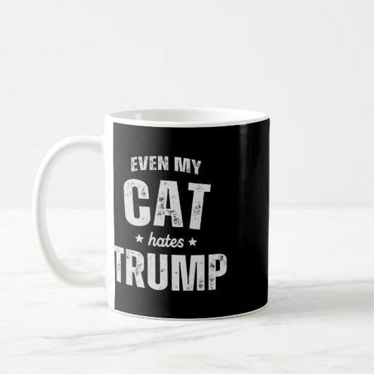 私の猫でさえトランプアンチ大統領ドナルド・トラムが嫌い コーヒーマグカップ (左)