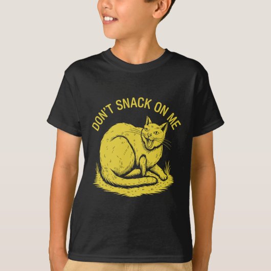 私の猫にスナックおもしろいしない2 Tシャツ (正面)