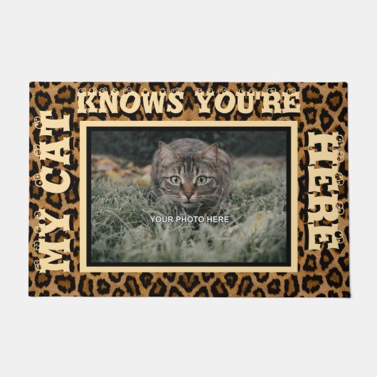 私の猫はあなたはここで写真を知ってパーソナライズされたいる ドアマット (正面)