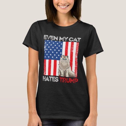 私の猫はトランプに対するアメリカ国旗のRetを嫌う Tシャツ (正面)