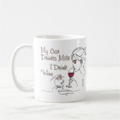 私の猫は牛乳を飲むワインを飲む コーヒーマグカップ (左)