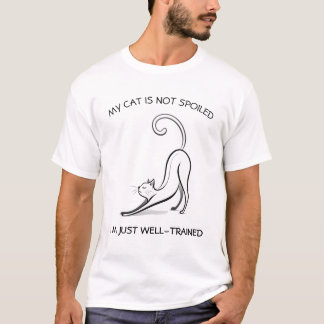 私の猫は甘やかされているわけではなく、私がしっかりしつけできているだけ Tシャツ