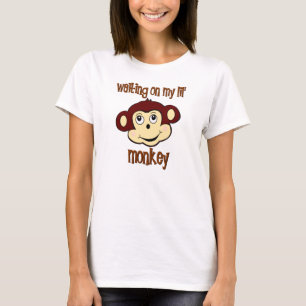 私の猿の母性のTシャツで待っていること Tシャツ