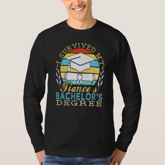 私の生き延び婚約者の学士号 Tシャツ (正面)