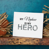 私の甥は私のヒーローのデジタルカモフラージュ フォトプラーク (側面)