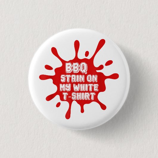 私の白TシャツのBBQステインおもしろいことわざSarcast 缶バッジ (正面)