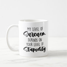 私の皮肉のレベルは、あなたの愚かさのレベルによって決まる コーヒーマグカップ