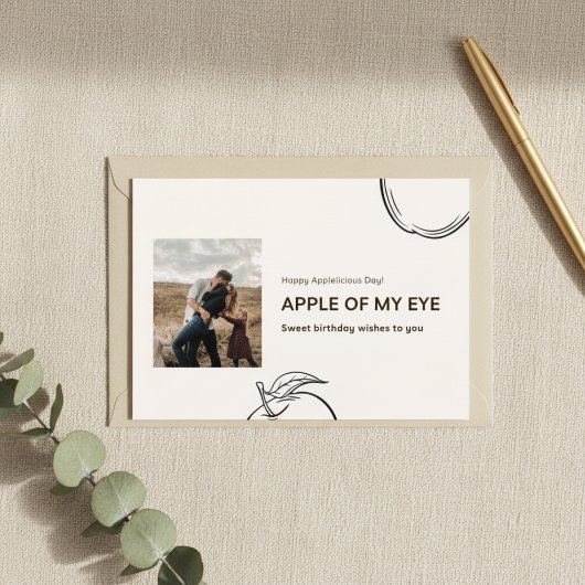 私の目の中のリンゴ オーダーメイド誕生日写真カード カード